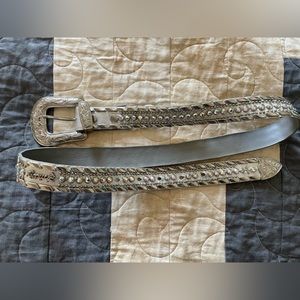 Silver Kippy belt.